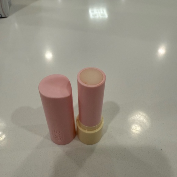 EOS Pink and Cream Lip Balm Vanilla - Picture 2 of 4